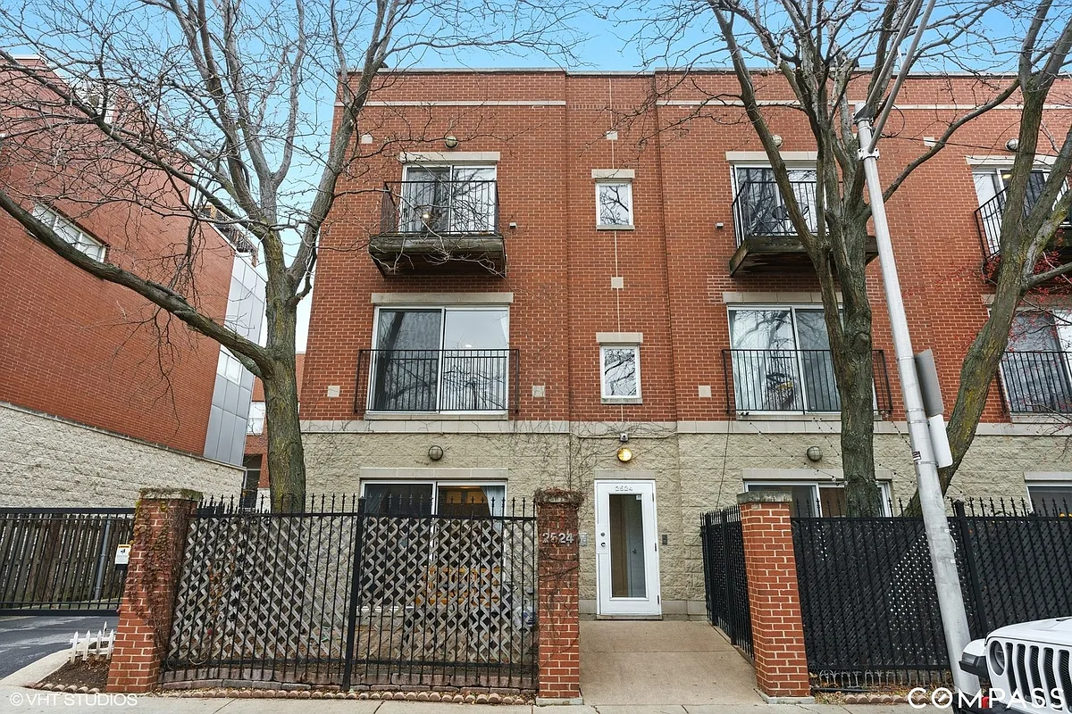 Building Photo - 2524 W Bloomingdale Ave #A
