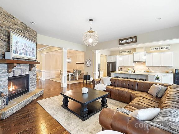 5th image of 1419 Vickery Dr