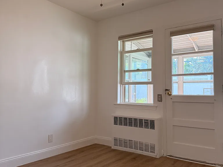 20-14 Utopia Pkwy #2 — Photo 4