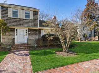 570 Hampton Rd APT 26, Southampton, NY 11968