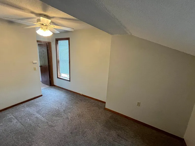 927 E Grand Ave — Photo 10