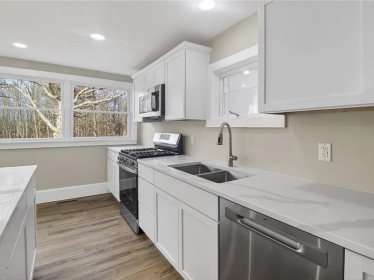 6637 Dix Rd — Photo 12