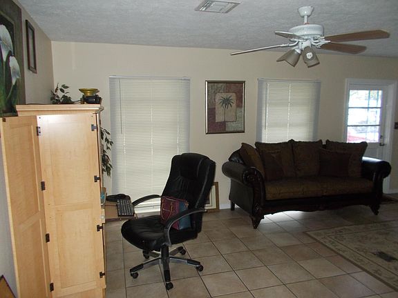3rd image of 1408 Hale Court