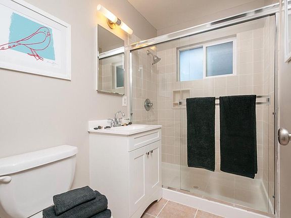 5th image of 909 Capuchino Ave #A