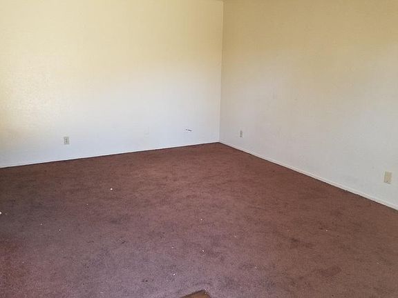 3rd image of 675 S San Jacinto St #9