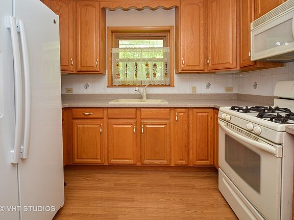 3rd image of 9601 S Robertson Ave