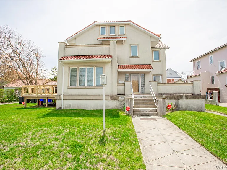 136 E Olive St — Photo 1