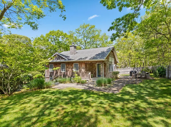 180 Washington Heights Ave, Hampton Bays, NY 11946
