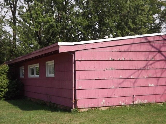 2nd image of 6689 Newbury Ln