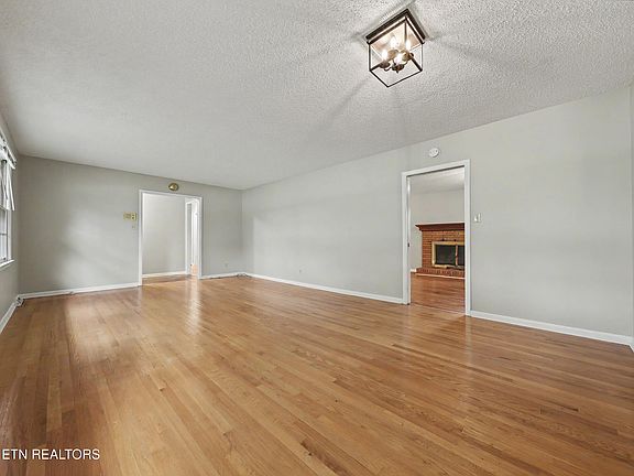 5th image of 7624 Berkshire Blvd