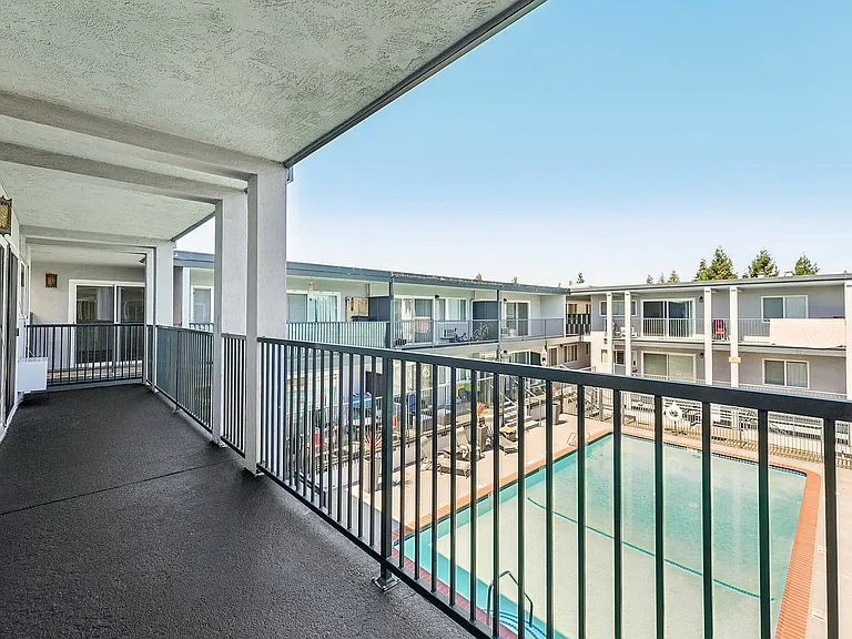 2x1 Balcony View