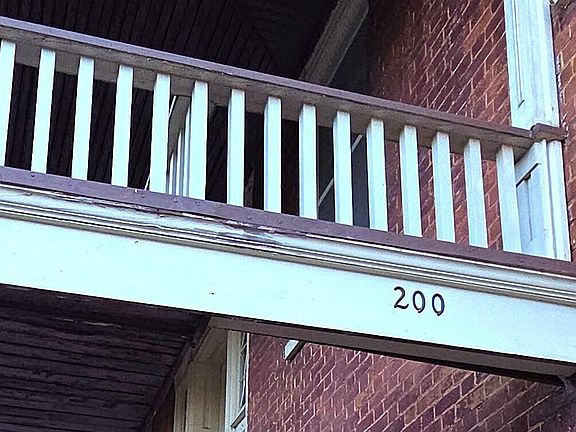 2nd image of 200 Main St W