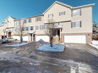 1960 Indian Hill Ln, Aurora, IL 60503