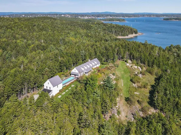 21 Back Road, Brooksville, ME 04617