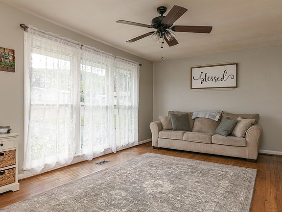 5th image of 103 E Bennett Cir