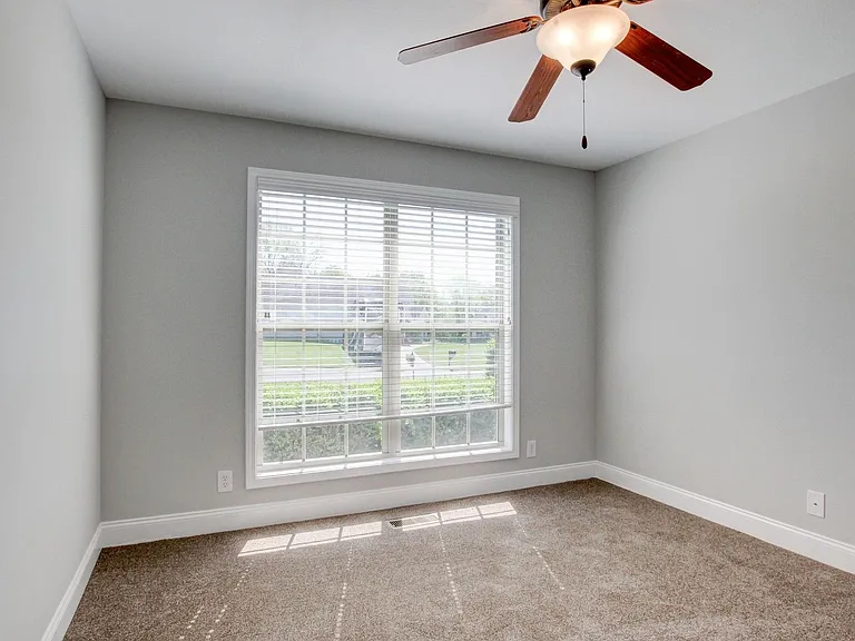 1384 Borrowdale Dr — Photo 17