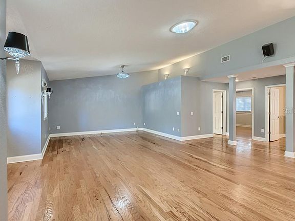 3rd image of 1623 Windsor Pl