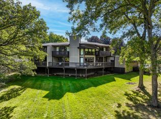 890 Windsor Dr #I-1, Fontana, WI