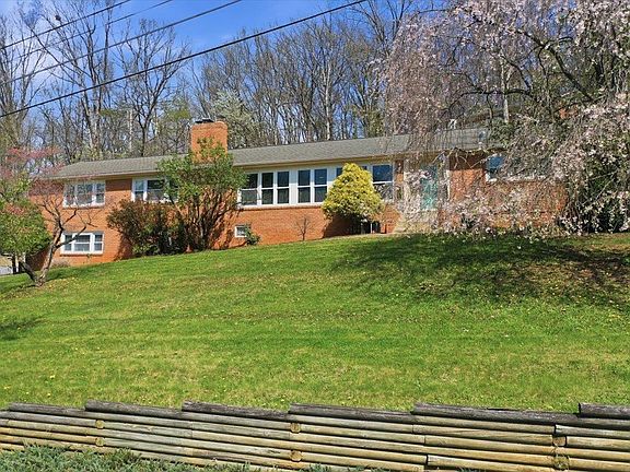 3rd image of 1229 Woodcrest Cir