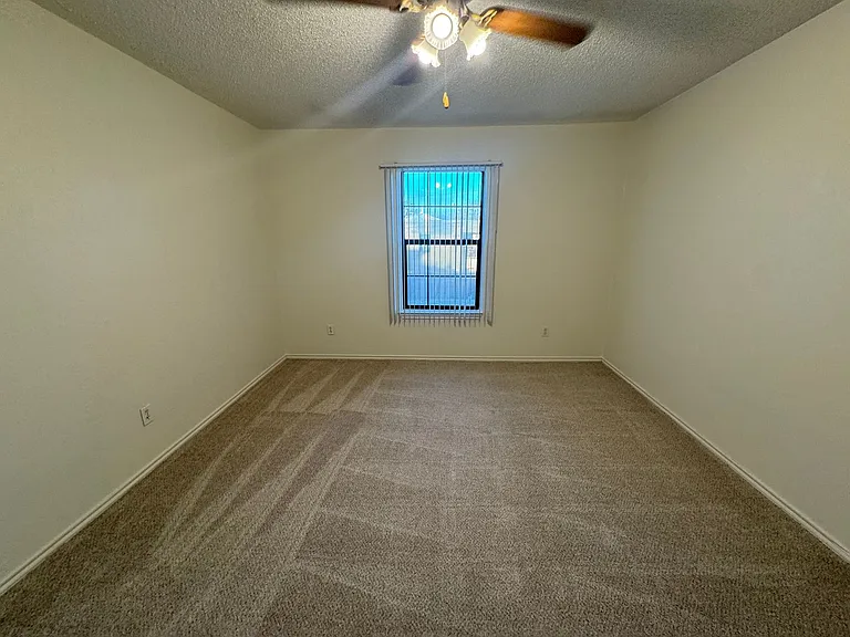 801 SE 4th St #103 — Photo 16