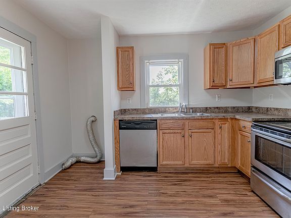 4th image of 1740 Lakeside Dr
