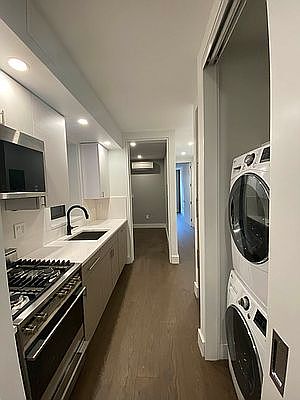 4th image of 311 W 21st St APT 4E