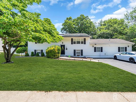 3rd image of 14 Arlington Dr