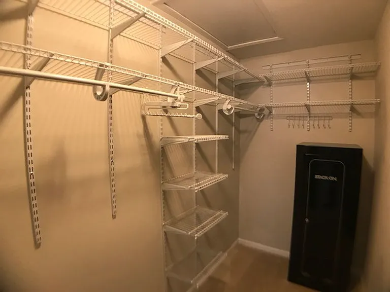 111 Hunters Landing Dr — Photo 16