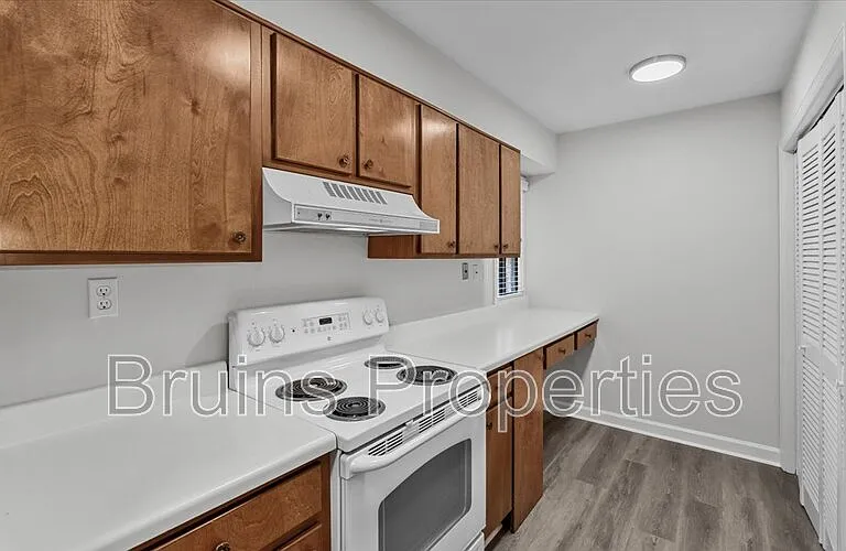 1522 Benjamin Pkwy #C — Photo 9