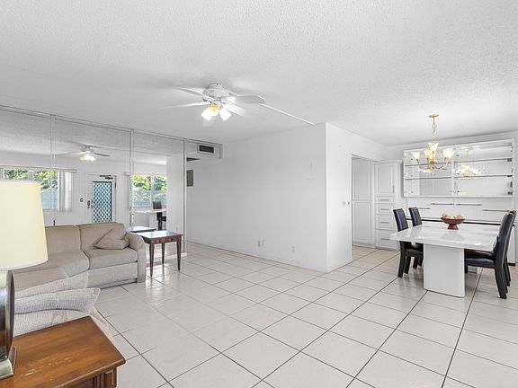 5th image of 3043 Berkshire C