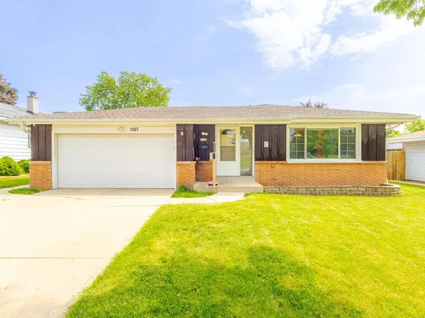 1527 W Goldcrest AVENUE, Milwaukee, WI 53221