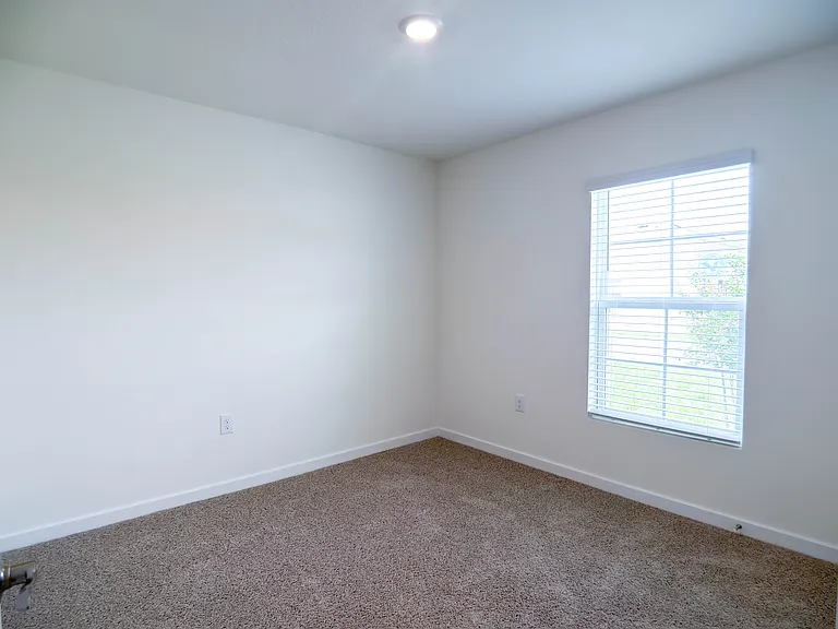 2122 NE 28th Pl — Photo 11