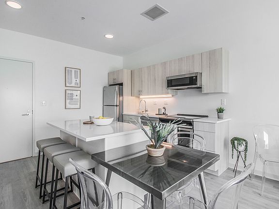 4th image of 7410 Kercheval St #210