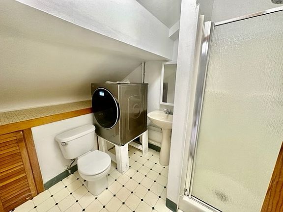 5th image of 288 Hanover St #4