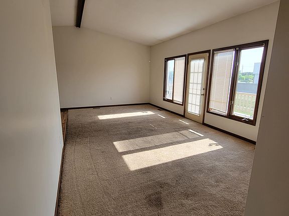 5th image of 45617 Silver Maple Ave
