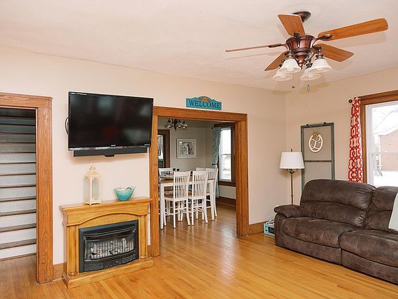 2nd image of 301 W Jefferson Ave