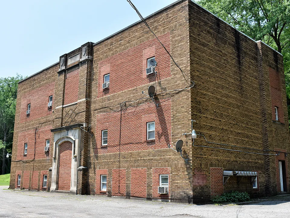 183 Woodmont Ave