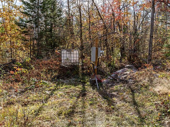 5th image of 1088 Merkley Rd