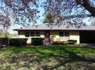 422 S 12th St, St Charles, IL 60174