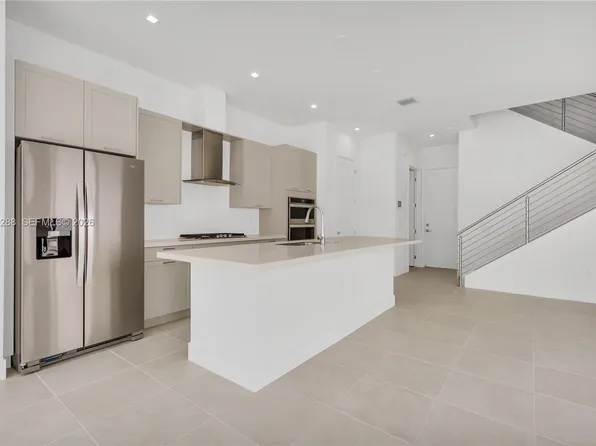 8037 NW 42nd St, Doral, FL 33166