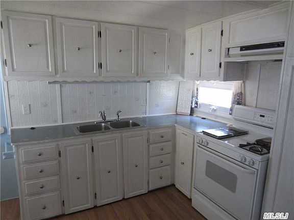 5th image of 62 Ash St