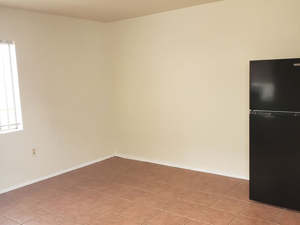 Lots of light in one big room.
Fix it up as you like bed or couch.