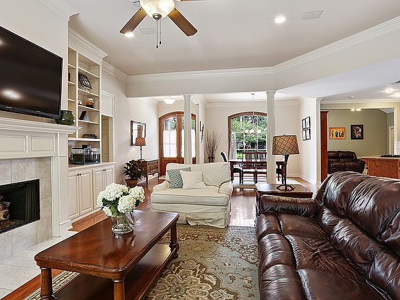 5th image of 713 Highland Knoll Ct