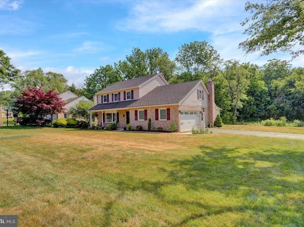 202 Suncrest Rd, Lancaster, PA 17601