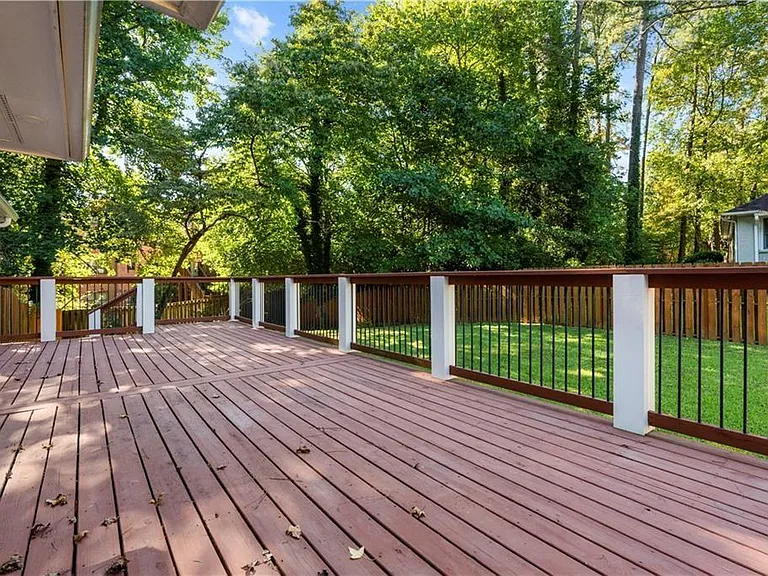 1841 Gainsborough Dr — Photo 19