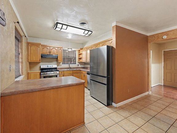 5th image of 14813 Oakwood Ln