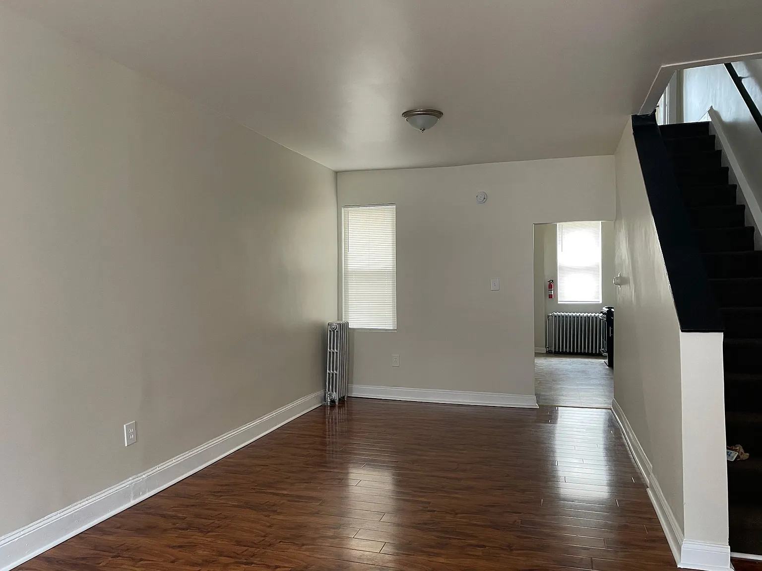 3 bed, 1100 sqft, $1,549 — Photo 2