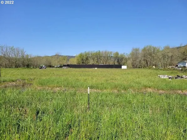 502 Meadow View Rd, Roseburg, OR 97471