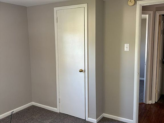 5th image of 287 N Locust Point Rd