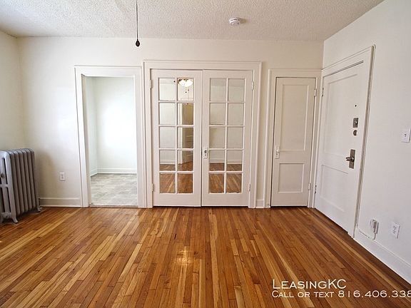 2nd image of 2732 Charlotte St APT 103